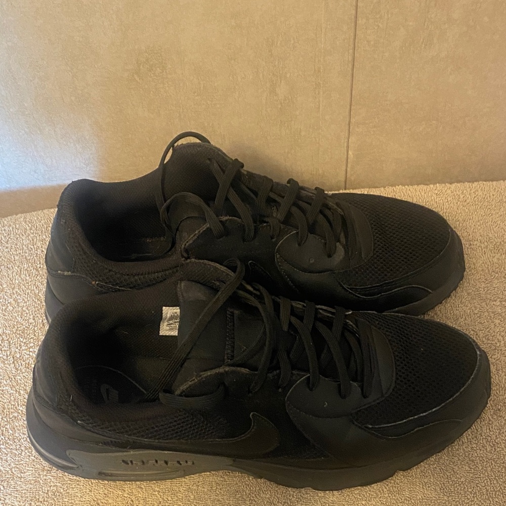 Nike Men's Black Mesh Athletic Shoes
